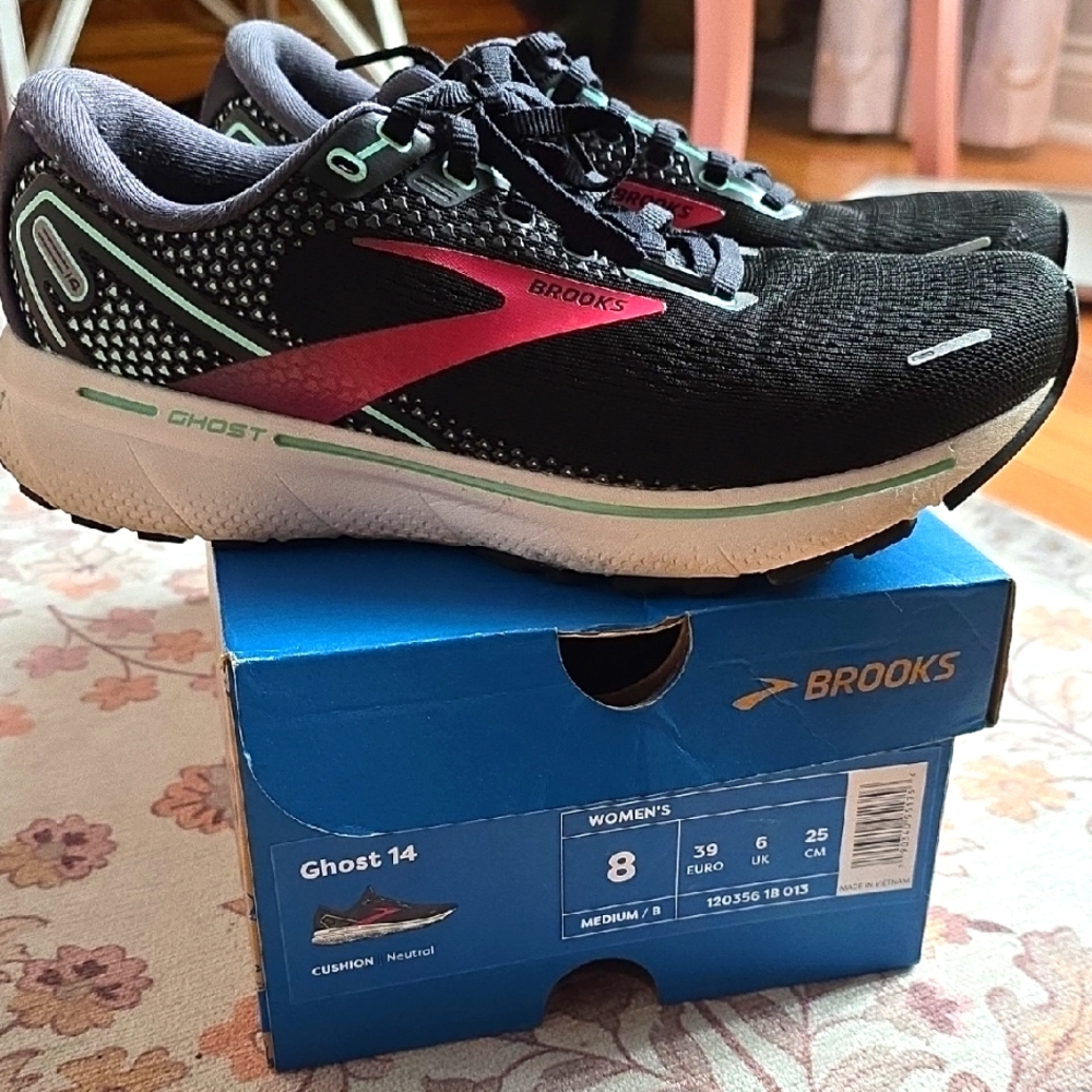 Brooks Ghost 14 Women's Shoes Size 8 - Black and Pink